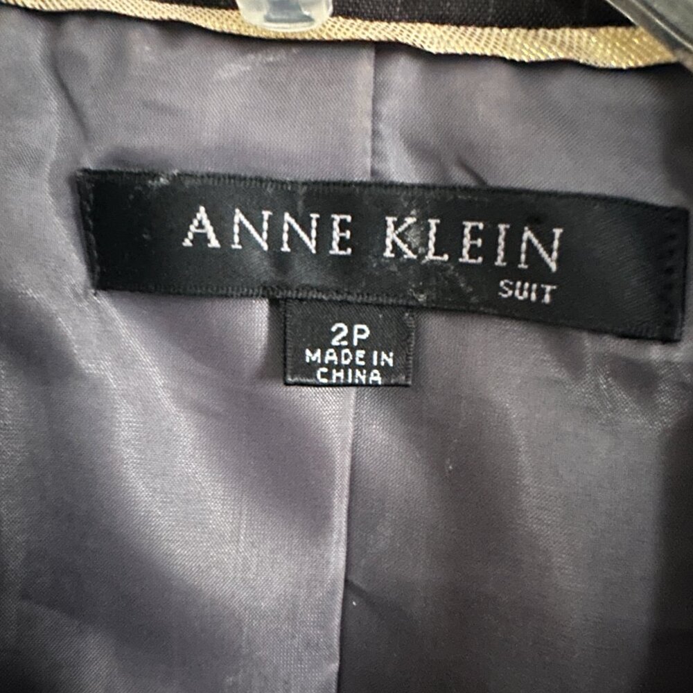 Anne Klein Skirt Suit Lightweight Wool Blend In Gray Pinstripe Size 2P - Picture 5 of 13